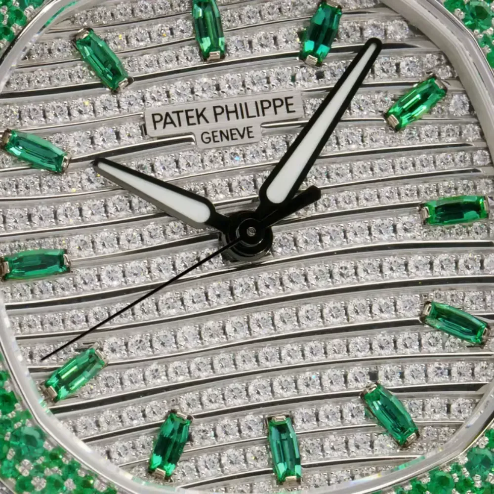 Patek Philippe Nautilus 7118/1453G 'Ladies Haute Joaillerie' White Gold Diamond Emerald Set - Image 4