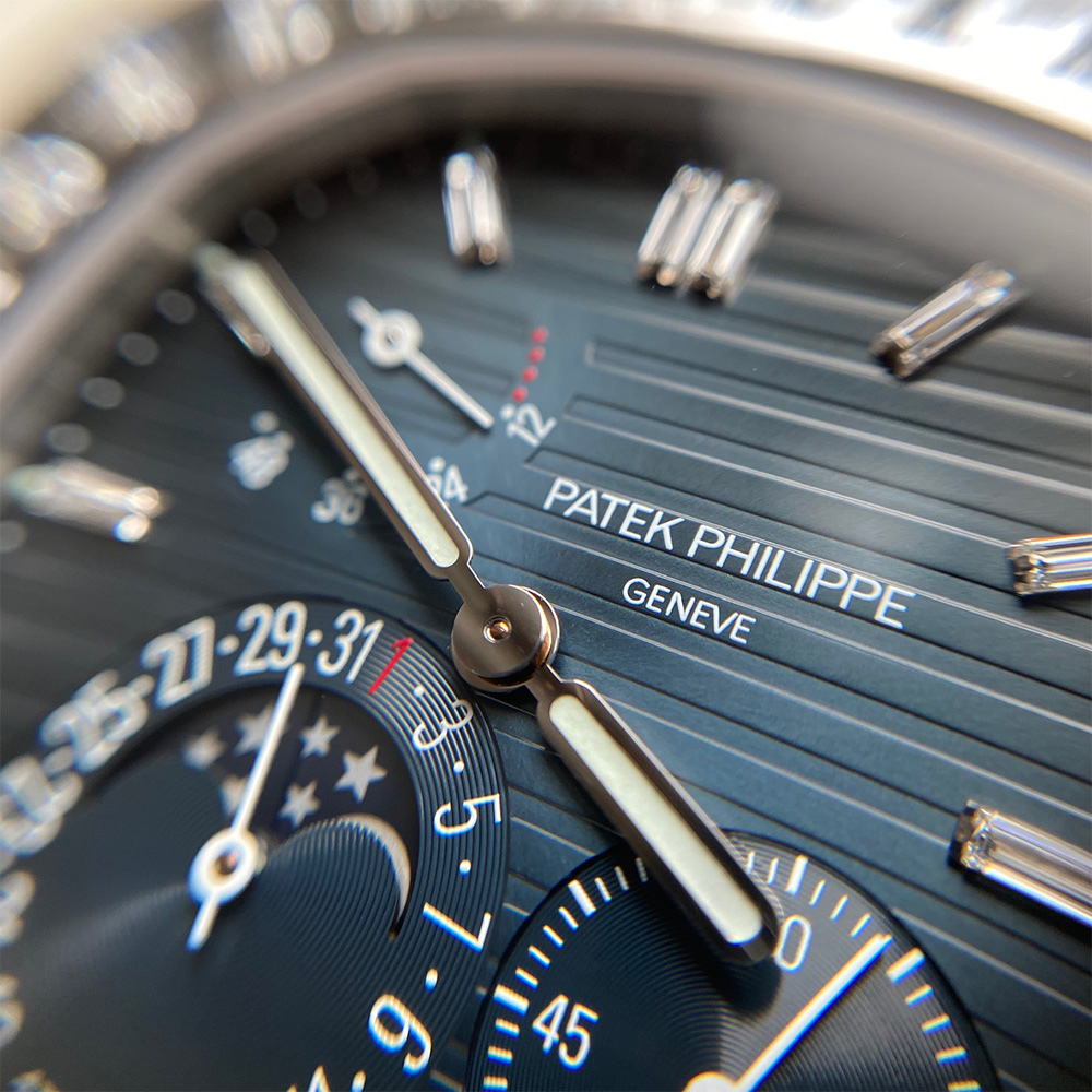 Patek Philippe Nautilus Watch – 5724G-001 - Image 3
